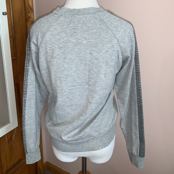 Gray crew neck sweatshirt from Hippie Rose - Picture 2 of 3